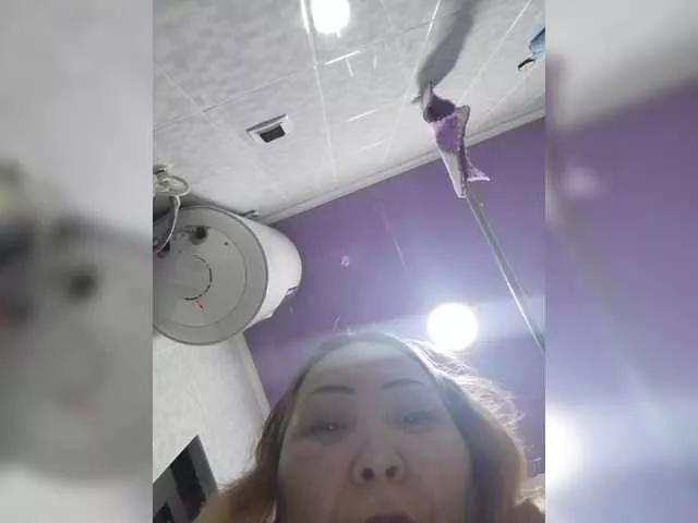 Qweentis on BongaCams 