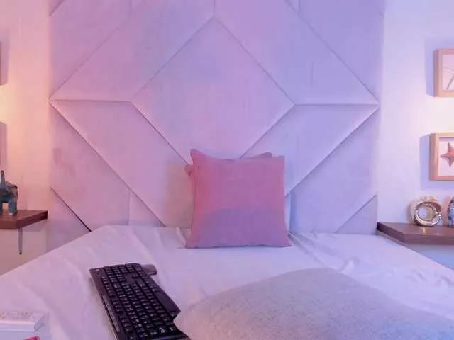 roxana-mill on BongaCams