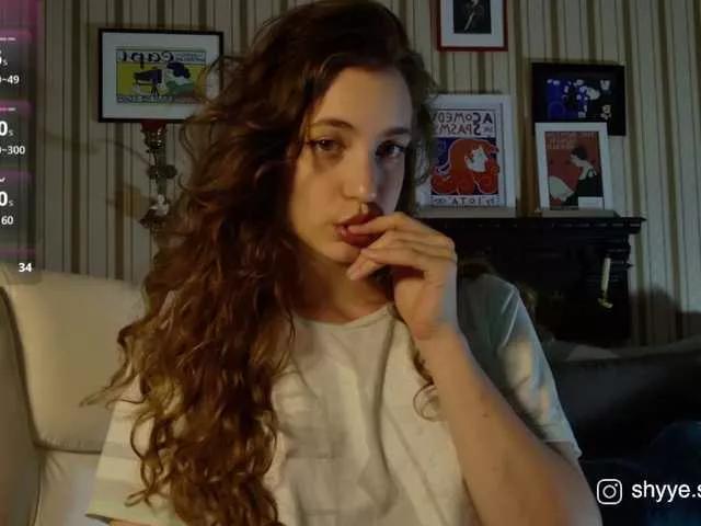 sarahsupershy on BongaCams
