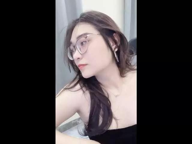 Selena295 on BongaCams 