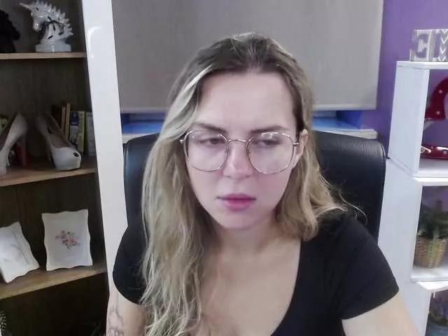 soft-zoey on BongaCams