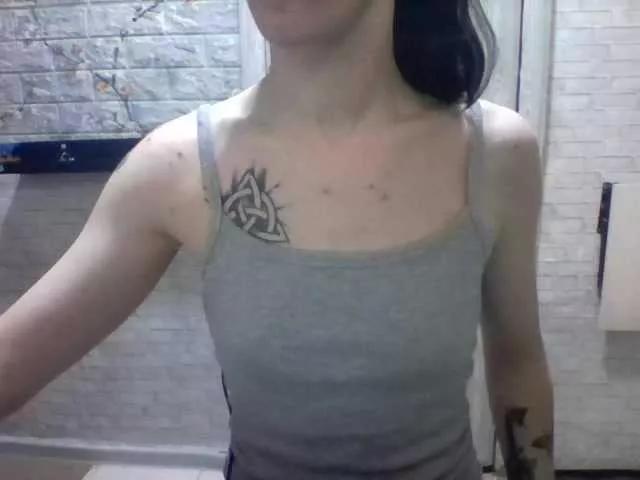 strawberry0021 on BongaCams