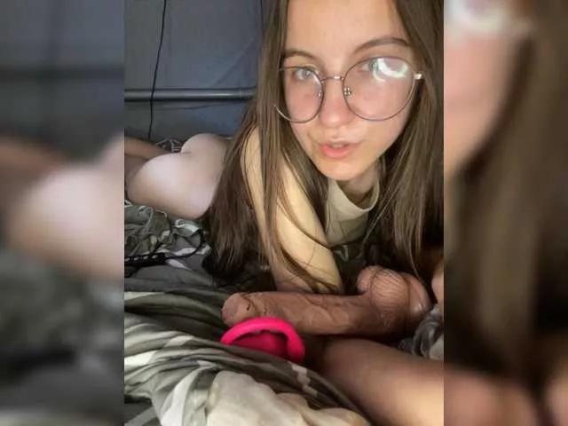 sweet-kiss22 on BongaCams