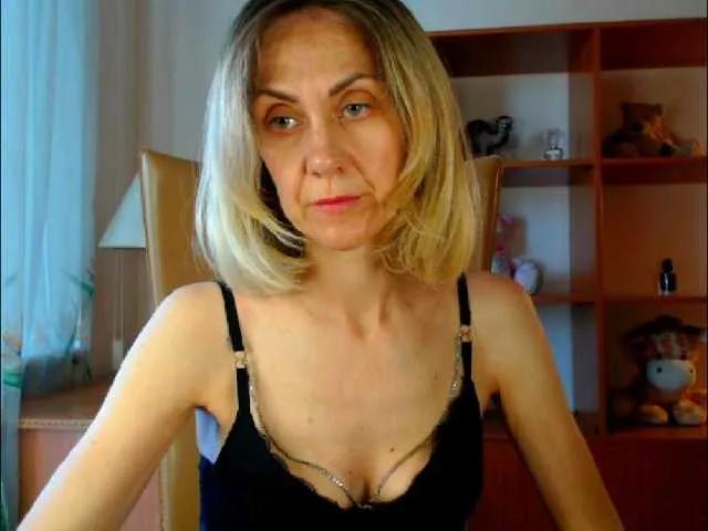 Tanya6547 on BongaCams