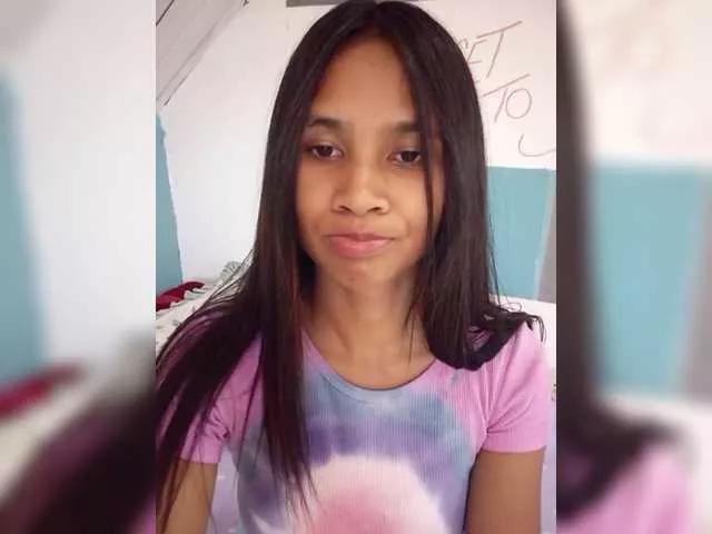 TitiAnnah on BongaCams 