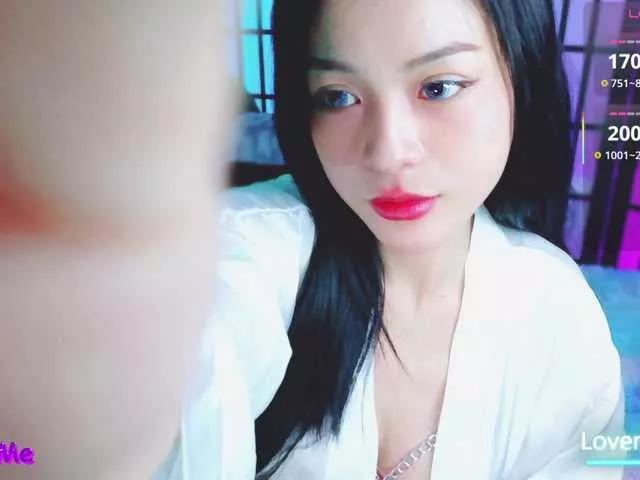 Uyennhi99 on BongaCams