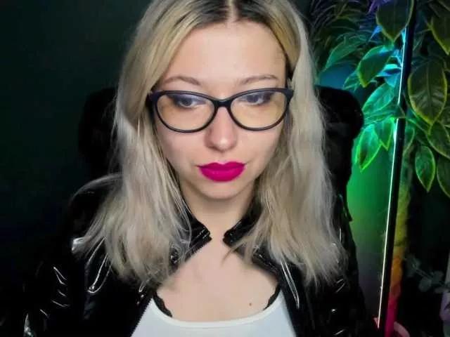 xxHeidiLove on BongaCams 