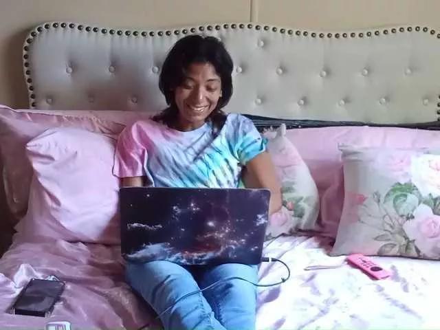 ZaraLuv on BongaCams 