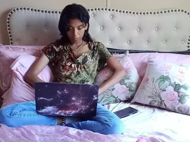 ZaraLuv on BongaCams 