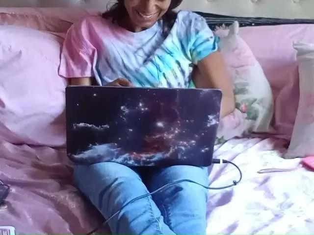 ZaraLuv on BongaCams 
