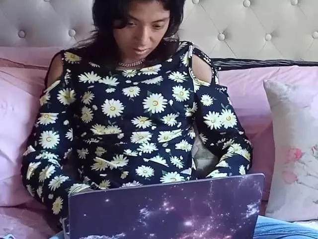 ZaraLuv on BongaCams 