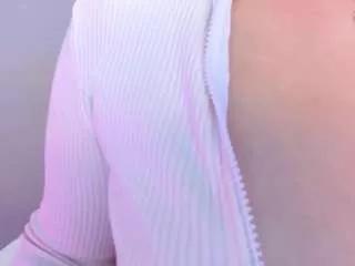 akura011 on CamSoda