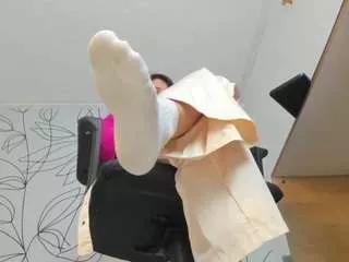 alma-fenix on CamSoda 