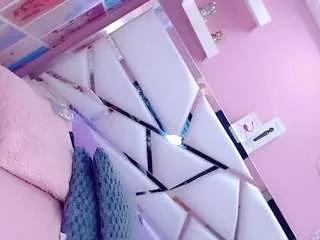 ariia-janee on CamSoda 