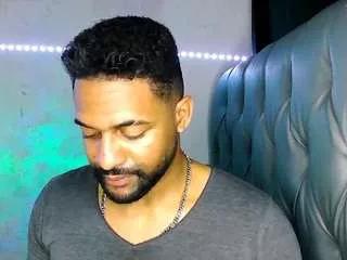 bbcblackhot33 on CamSoda 