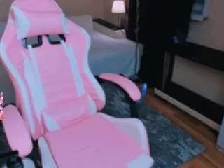 cuddlykittenn on CamSoda 