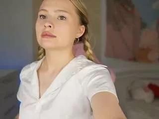 ellyary on CamSoda 