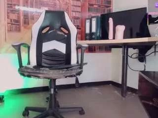 emeli-roushot on CamSoda 