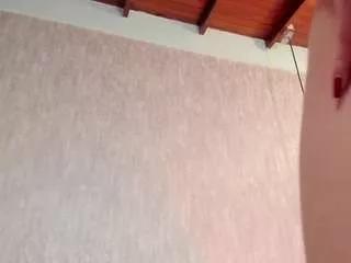 emmaazc on CamSoda 