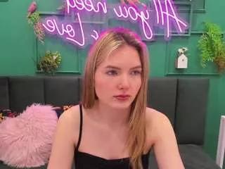 evelineamore on CamSoda 