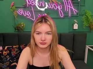 evelineamore on CamSoda 