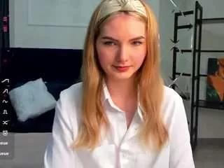 evelineamore on CamSoda 