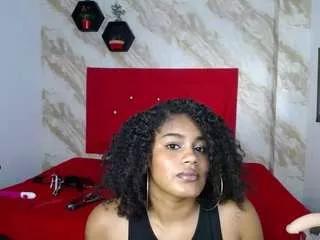 issa-love on CamSoda 