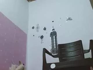 little-lucyx on CamSoda 