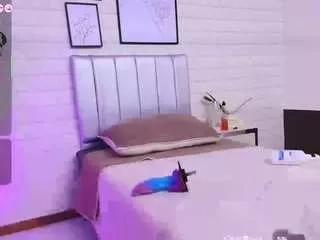 lizzie-evans on CamSoda 