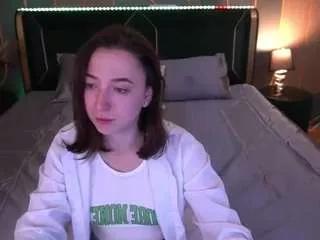 monamourr on CamSoda