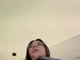 nina-rose on CamSoda 