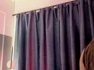 nina-rose on CamSoda 
