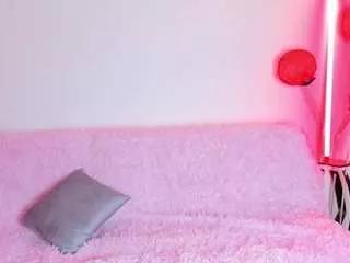 pussy-queenn on CamSoda 
