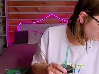 tararyan on CamSoda