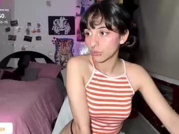 b0nnie_h0ney on Chaturbate 