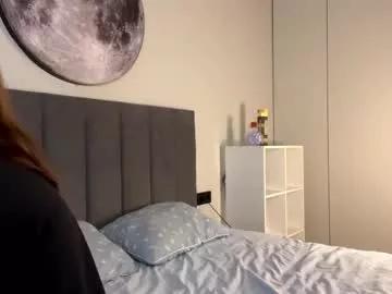 ellie_hollow on Chaturbate