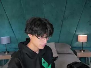 aaron_ez on Flirt4Free