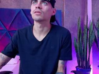 aron_muller on Flirt4Free