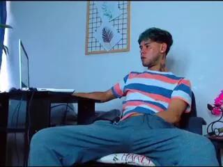 derryck on Flirt4Free 