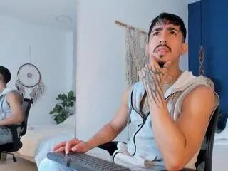 donovan_desmond on Flirt4Free
