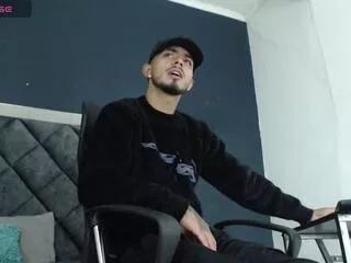 ricardo_larson on Flirt4Free