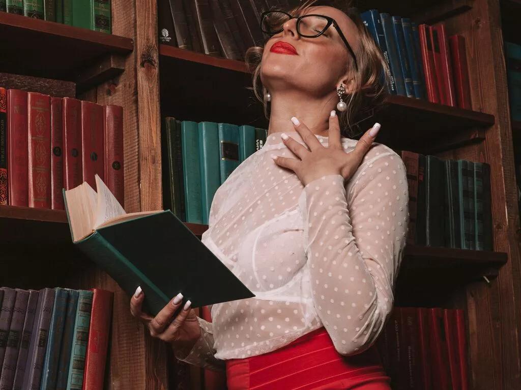 AnnaAurikas on LiveJasmin