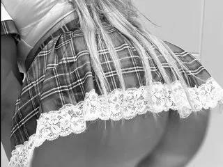 Blondebaddie22 on Streamate