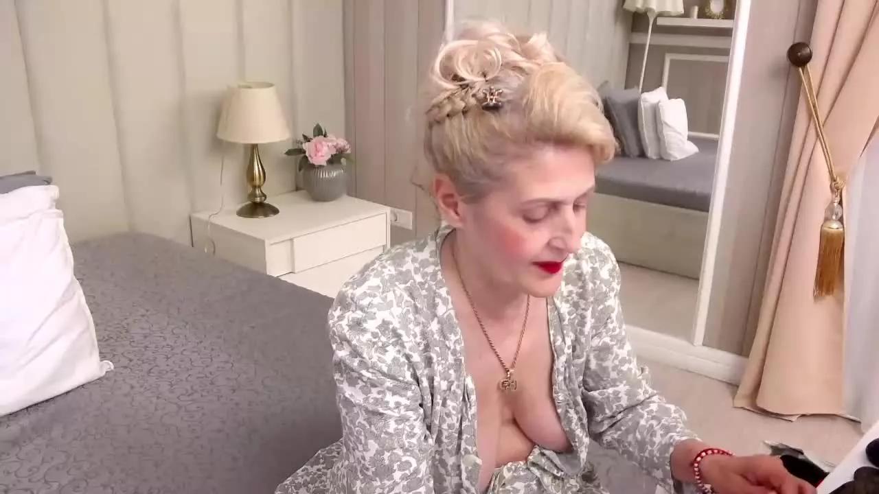 ElenaJuarez on Streamray 