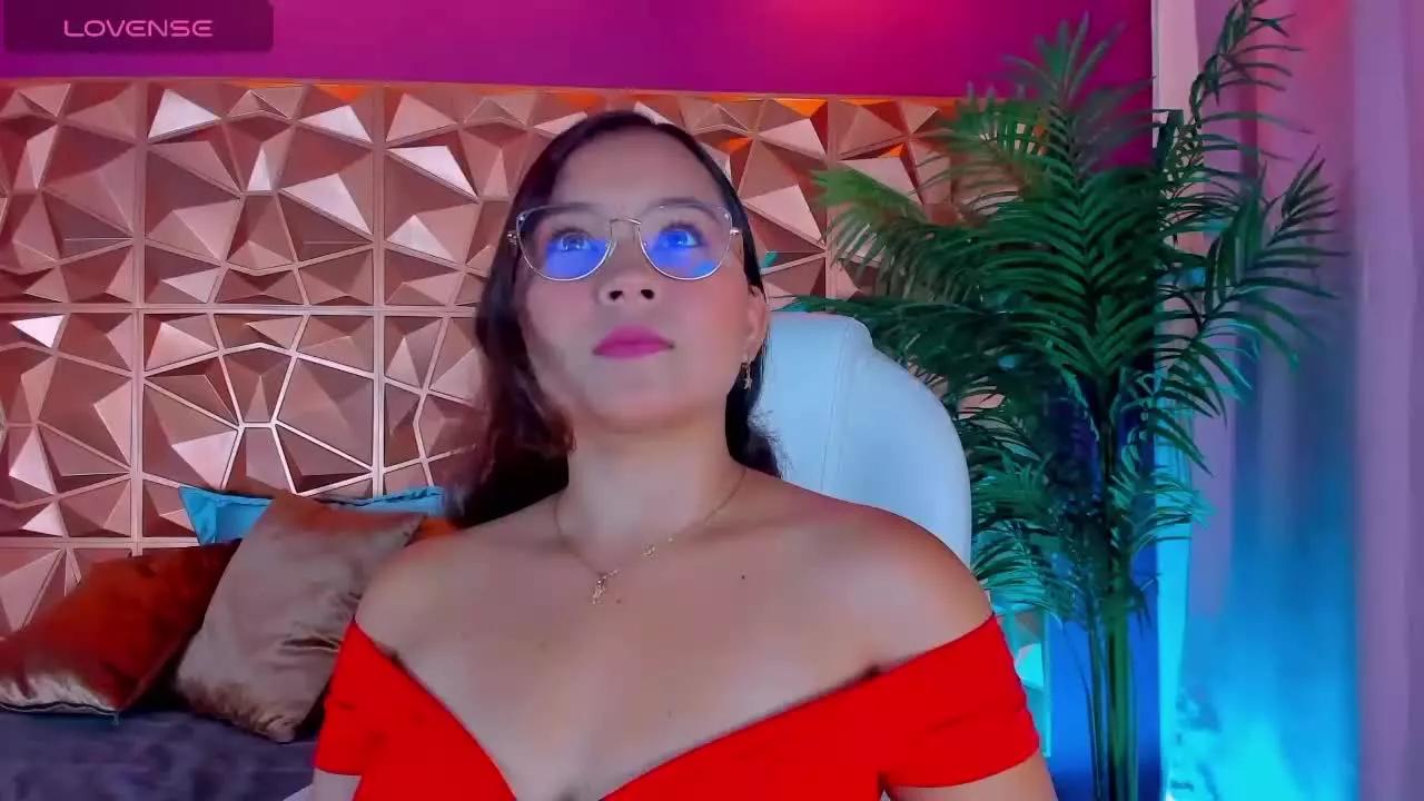 KittenLittleEyes on Streamray 
