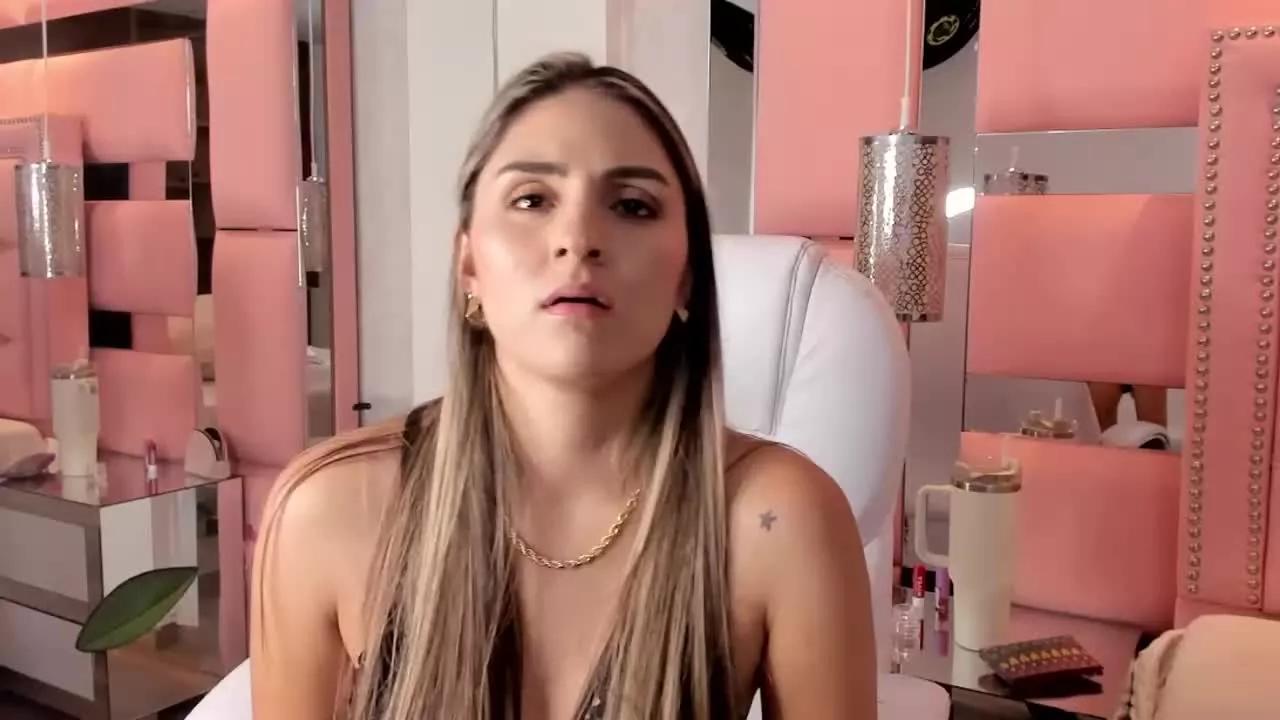 NinaFrost on Streamray 