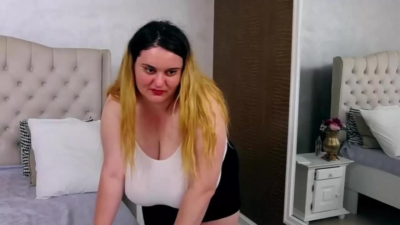 SaraCllaire on Streamray 