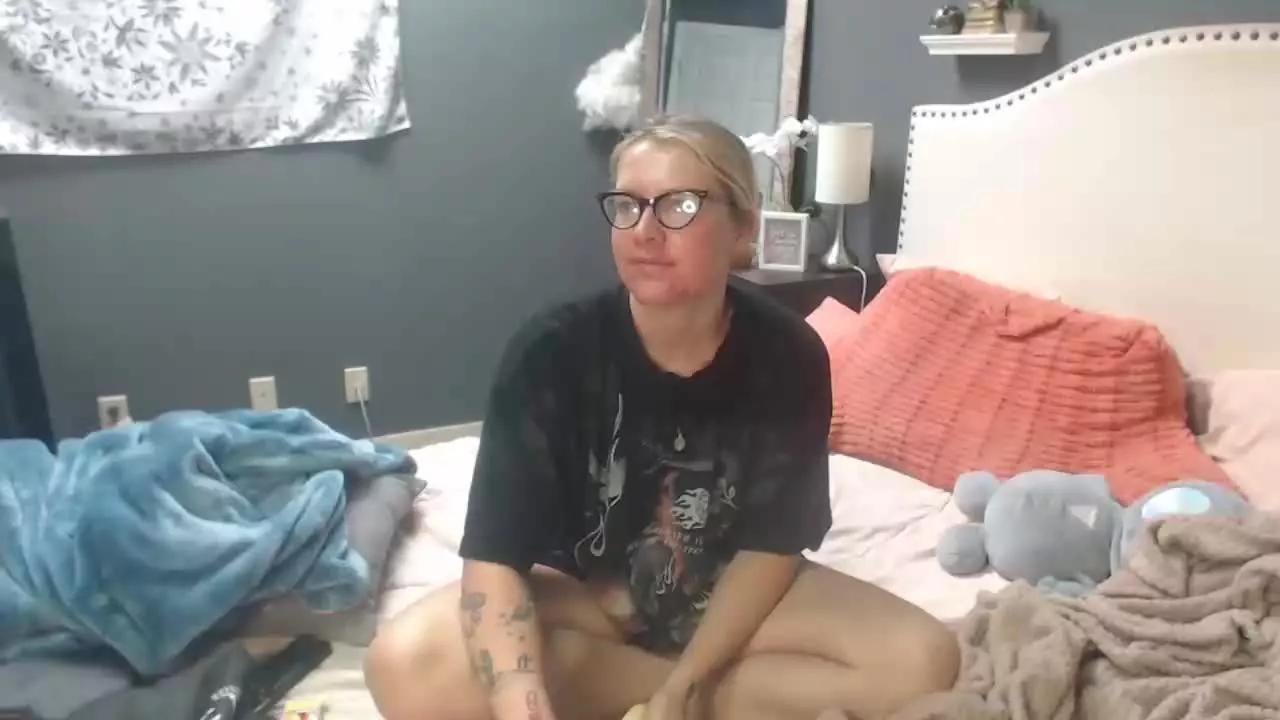 SnowWhiteXo on Streamray