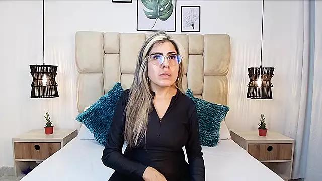 AdharaSmithh on StripChat 