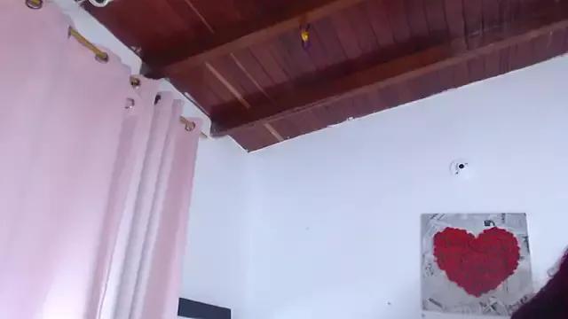 Amara_Red on StripChat 